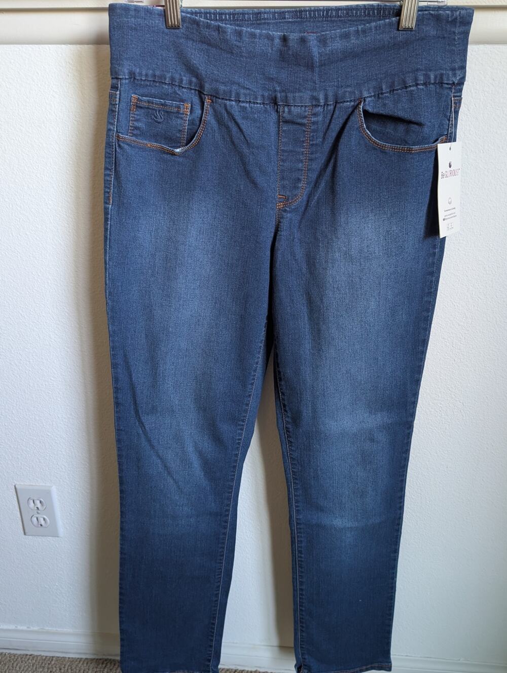 NWT Gloria Vanderbilt Slimming Amanda Pull On Slim Medium Wash Jeans SZ 8